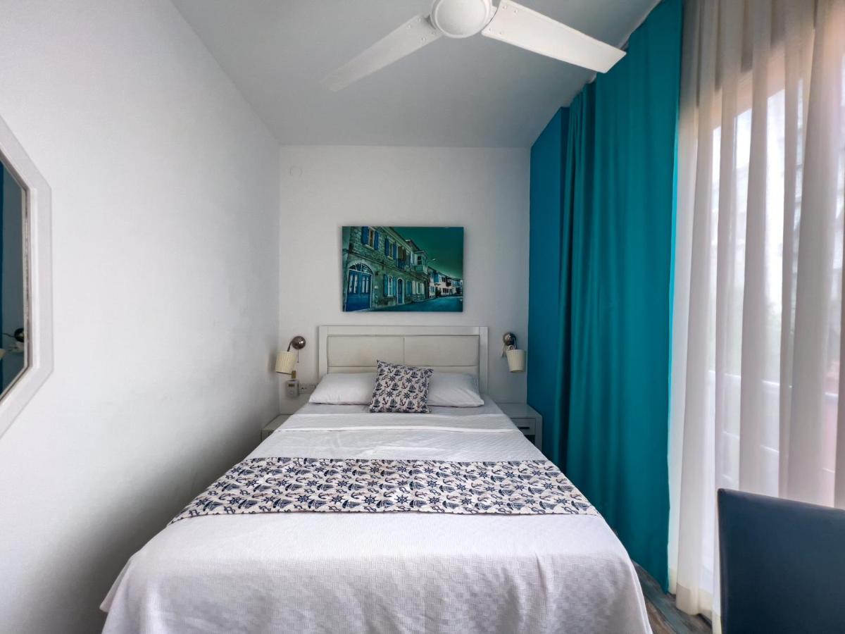 Larimar Hotel Кешме Экстерьер фото